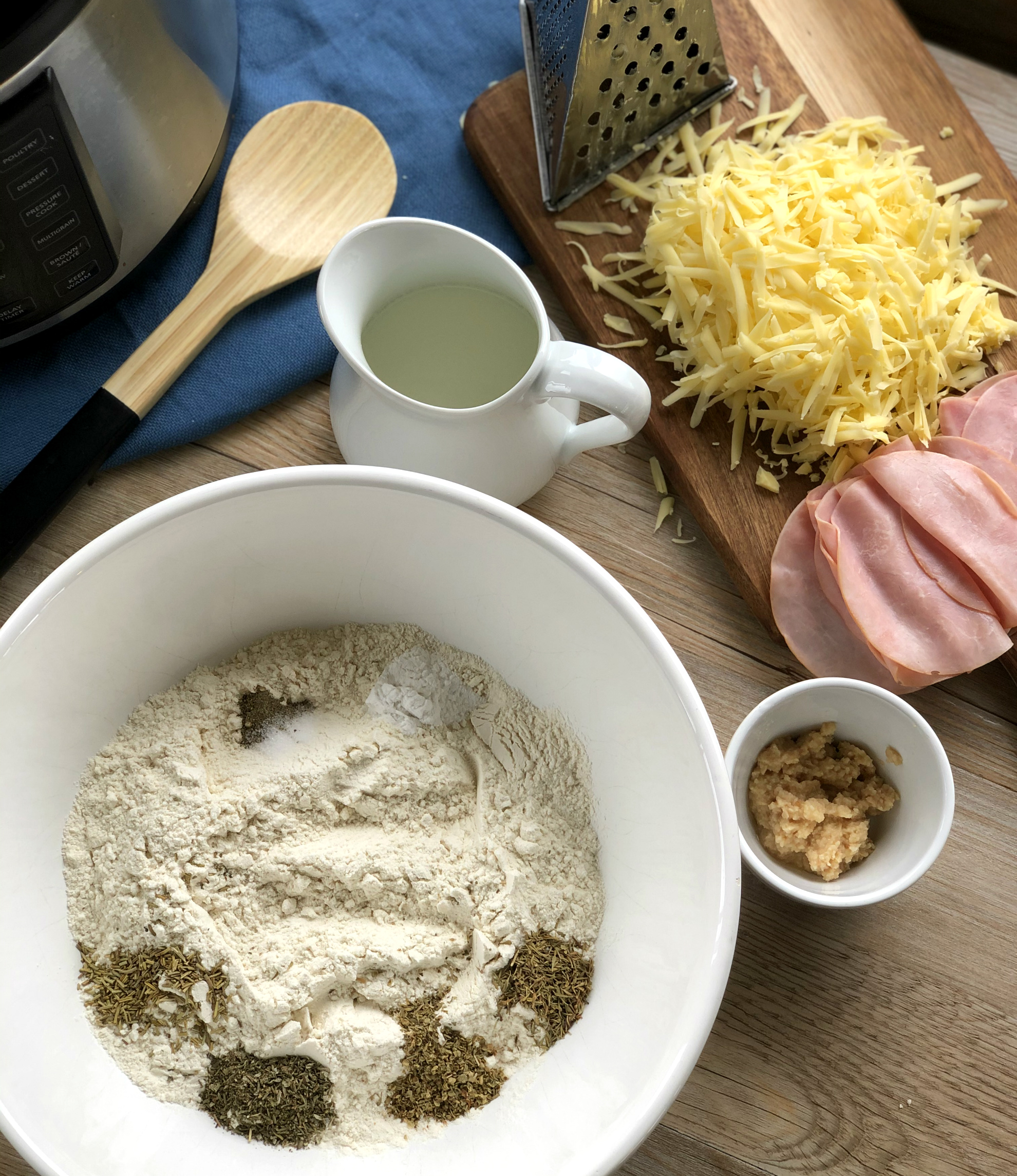 Ingredients for Slow Cooker Bread No Yeast 