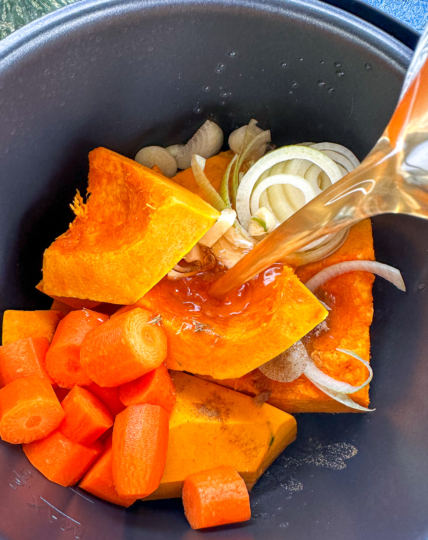 How to make pumpkin soup in the slow cooker with fresh pumpkin and vegetables, pouring over broth