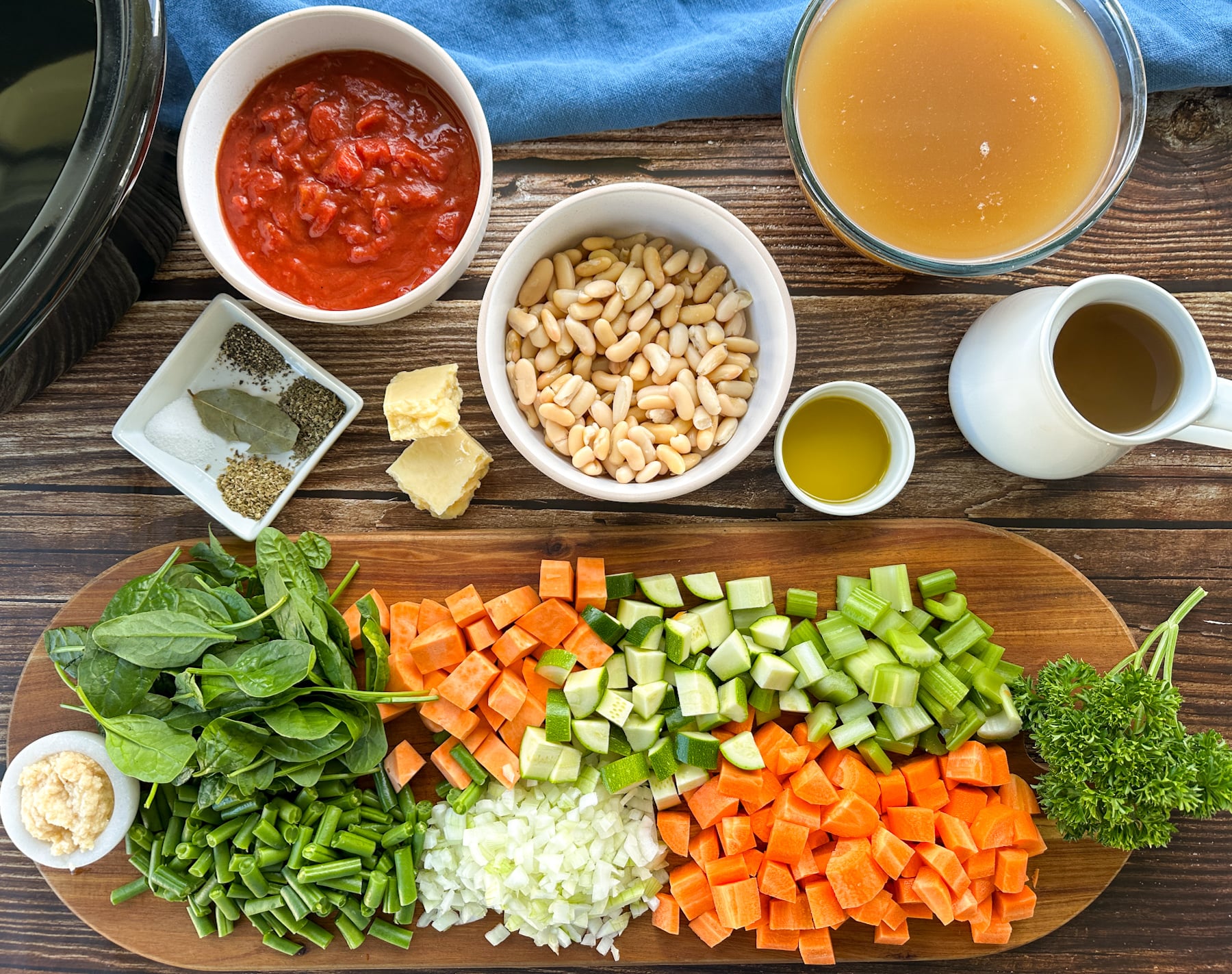 Ingredients used to make slow cooker minestrone