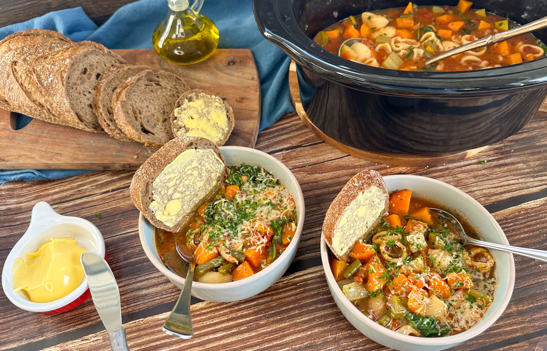 slow cooker minestrone soup with vegetables and beans served with crusty bread and butter
