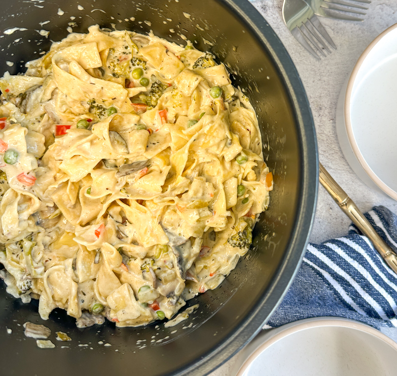 freshly cooked slow cooker creamy alfredo