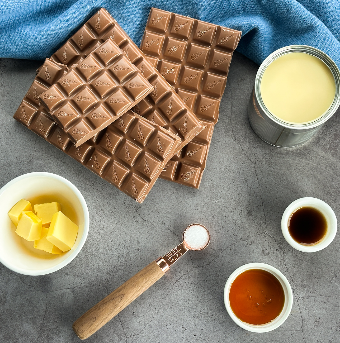 Ingredients used to make slow cooker milk chocolate fudge