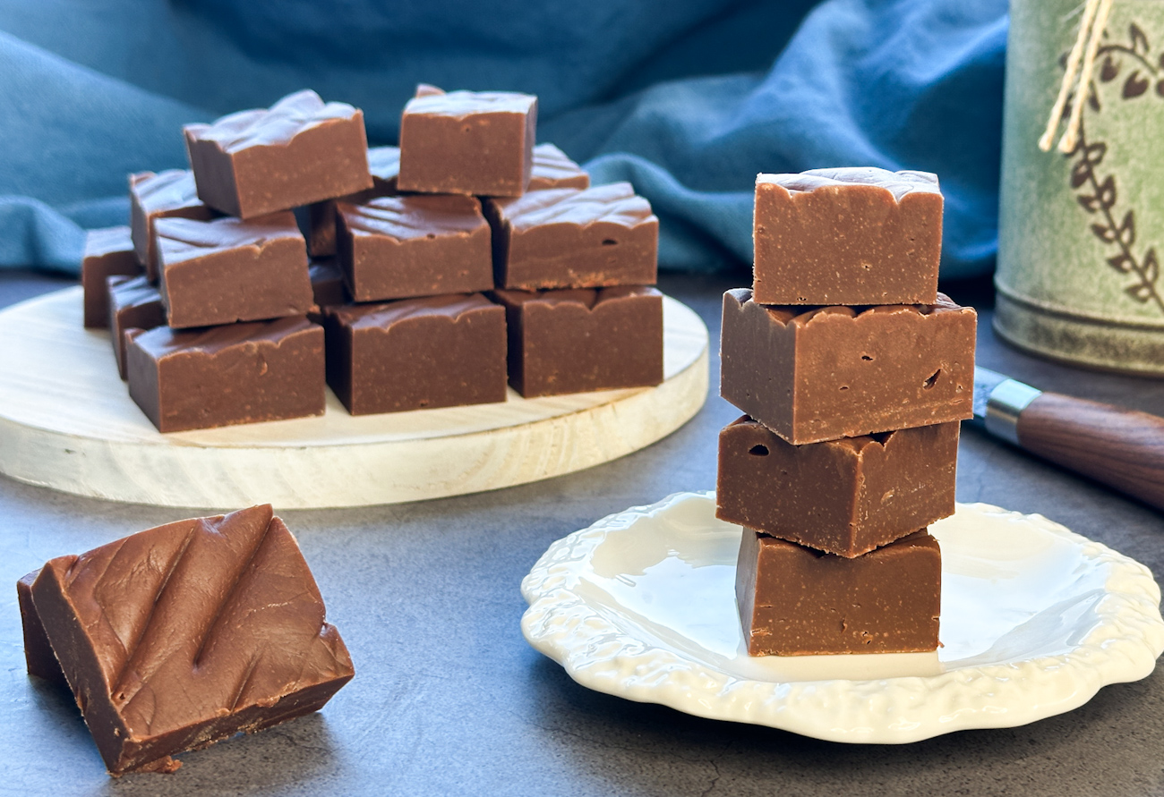 Slow cooker milk chocolate fudge