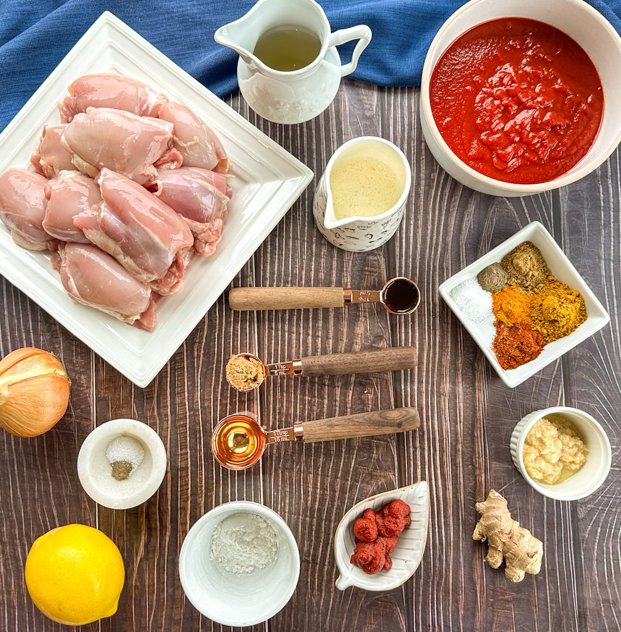 ingredients used for a slow cooker tomato chicken curry